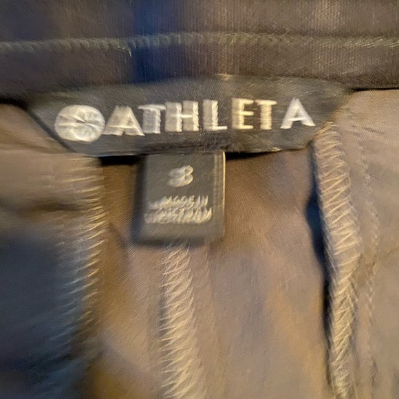 Athleta Women's Bermuda Green Stretch Shorts Size 8 - Picture 4 of 5